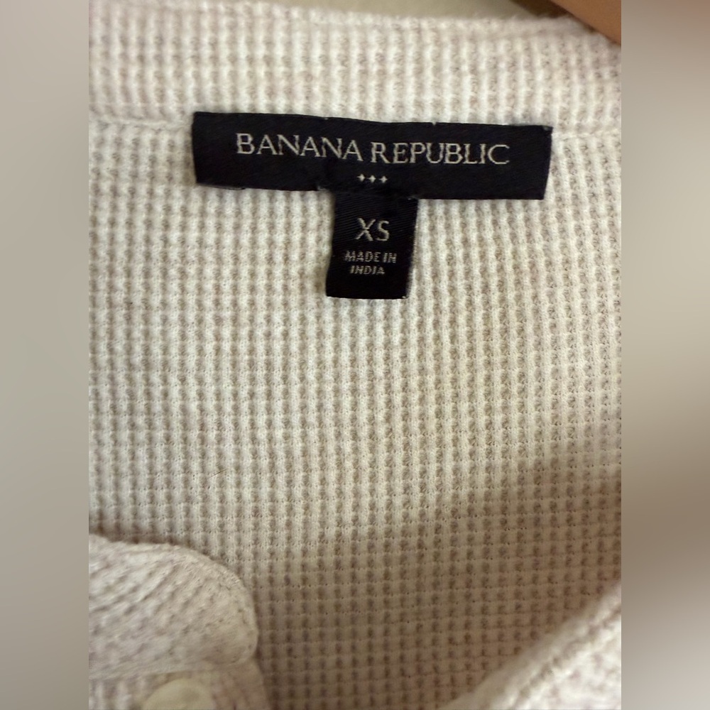 Banana Republic Rustic Long Sleeve Waffle Knit Henley in Oatmeal Heather XS - Picture 2 of 9